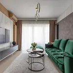Urbanstay - Prime Location Designer