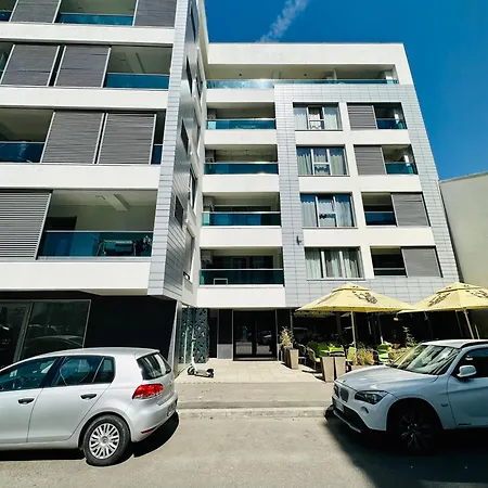 Urbanstay - Prime Location Designer