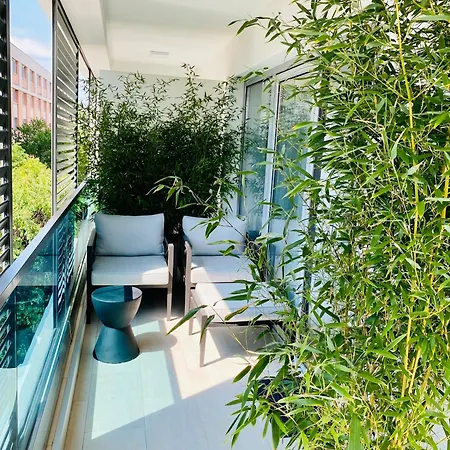 Urbanstay - Prime Location Designer Appartement