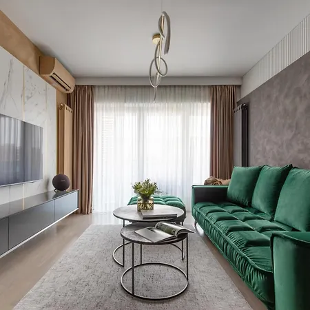 Urbanstay - Prime Location Designer