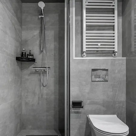 Urbanstay - Prime Location Designer דירה *