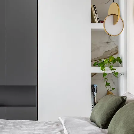 Urbanstay - Prime Location Designer דירה *