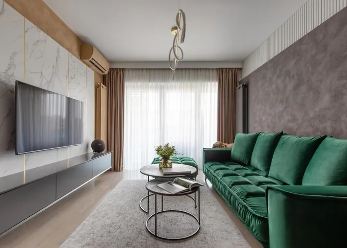 Urbanstay - Prime Location Designer