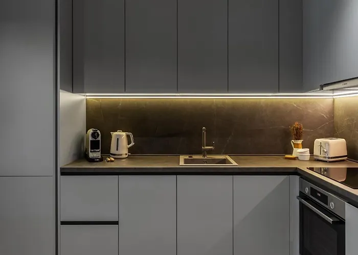 Urbanstay - Prime Location Designer Appartement