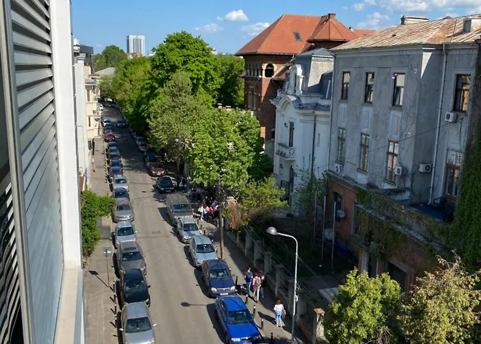 Urbanstay - Prime Location Designer Apartment Bucharest