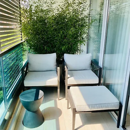 Urbanstay - Prime Location Designer דירה *